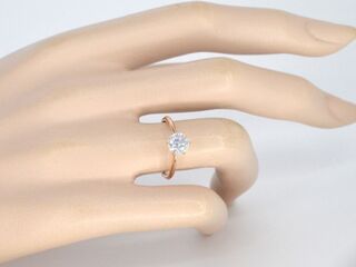 Rosegouden ring met een briljant geslepen diamant van 1.00 carat