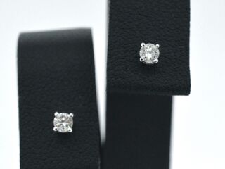 Witgouden oorbellen met natuurlijke diamant