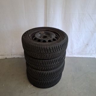 4x Winterband met metalen velgen komen van een VW Golf 5, Vredestein,