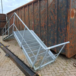 Noodtrap 11 treeds met bordes