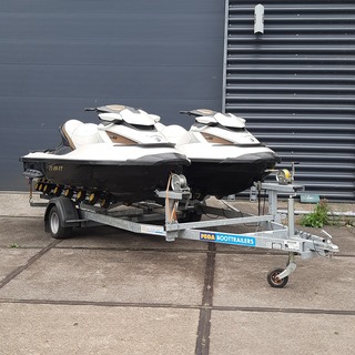 2x Waterscooter op dubbele Pega JD1350 stallingstrailer, Seadoo, GTX L