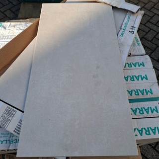 Ca. 35 pak a 6 st Vloertegel Marazzi, dust white