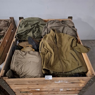 2x Partij camouflage kleding en uitrusting, Woodland / KPU / KL / Falk