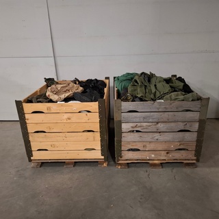 2x Partij camouflage kleding en uitrusting, Woodland / KPU / KL / Falk