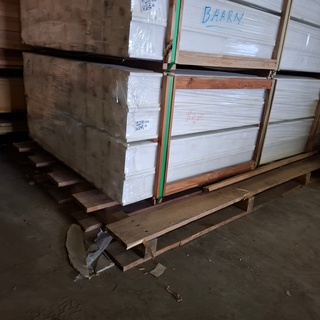 Ca. 28x Hardhouten deurkozijn gegrond