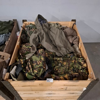 2x Partij camouflage kleding en uitrusting, Woodland / KPU / KL / Falk