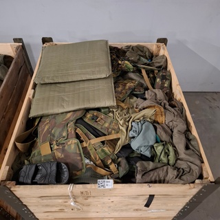 2x Partij camouflage kleding en uitrusting, Woodland / KPU / KL / Falk