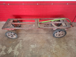 Intern transportmiddel op massieve banden