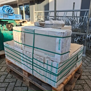 Ca. 35 pak a 6 st Vloertegel Marazzi, dust white