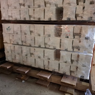 Ca. 28x Hardhouten deurkozijn gegrond