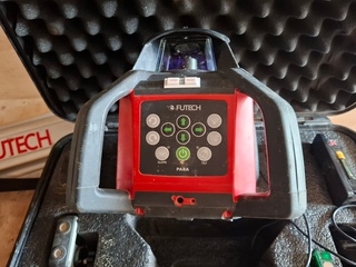 Bouwlaser met statief Futech, Para