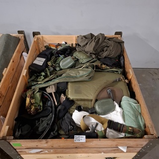 2x Partij camouflage kleding en uitrusting, Woodland / KPU / KL / Falk