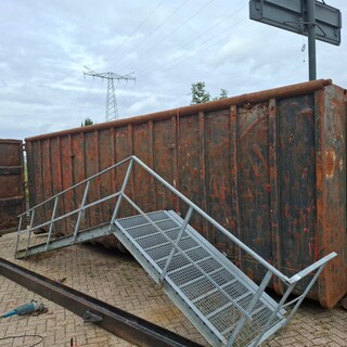 Noodtrap 11 treeds met bordes