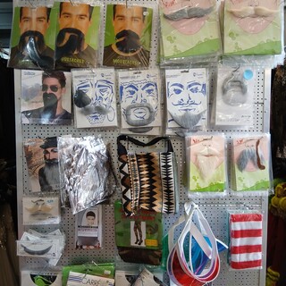 Snorren baarden panty’s handschoenen sjaaltjes maskers