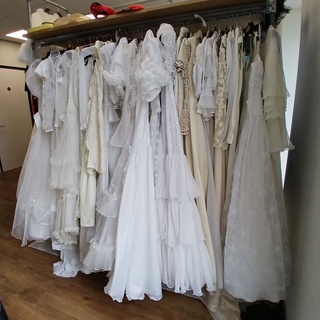Ca. 53x Diverse trouwjurken