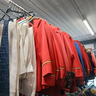 Ca. 57x Fanfare kleding