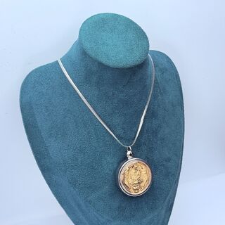 Collier met Boeddhistisch 'hiëroglief' amulet hanger