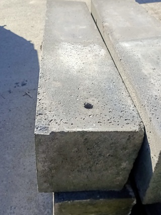 7x Betonnen doorrijverbod paal