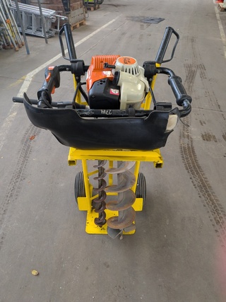Grondboormachine 1 mans 2 takt Stihl, BT 131, bouwjaar 2018
