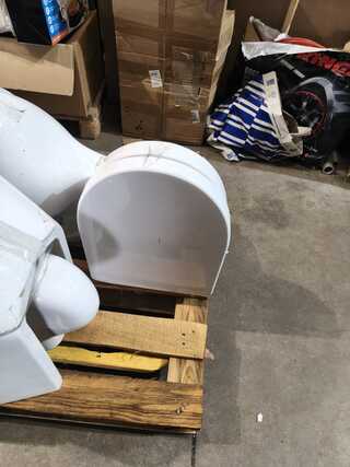 3x Zwevende toiletten, wit/paars