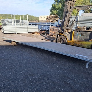 Intern transportmiddel op massieve banden