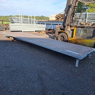 Intern transportmiddel op massieve banden
