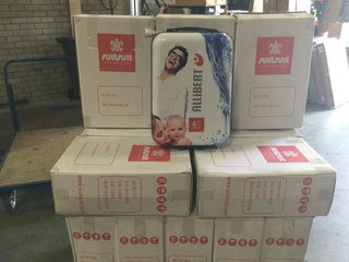 5x Trolley koffers Suitsuit, wit met afbeelding, bouwjaar  37 x 20 cm