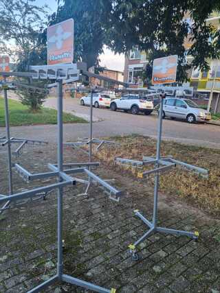4x Tassenrekken op wielen., grijs