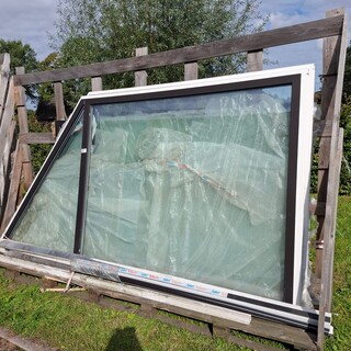 2x Kunststof kozijn met glas