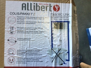 Pallet met 5 wc’s frames met zwarte duwplaat Allibert