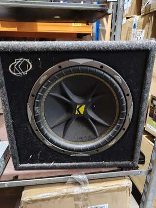 Autoradio met 2 grote versterkers en sub woofer