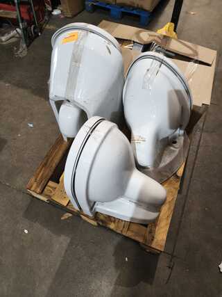 3x Zwevende toiletten, wit/paars