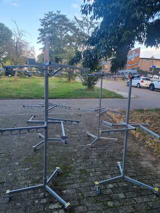 4x Tassenrekken op wielen., grijs