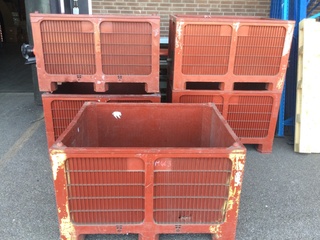 5x Kunststof kisten, rood/bruin