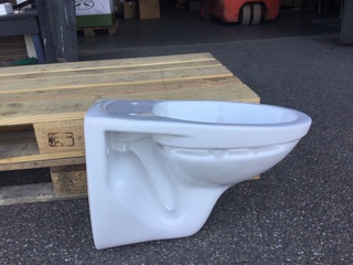 2x Hangtoilet, zonder toiletbril, wit