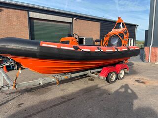 RIB-boot met buitenboordmotor, YAMAHA, 250 pk, op TTH EASYROLLER bootr