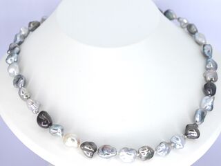 Schoeffel – Barok parel ketting met witgouden sluiting