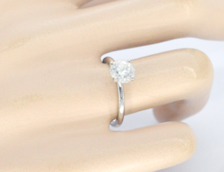 Gouden solitair ring met een briljant geslepen diamant (gecertificeerd