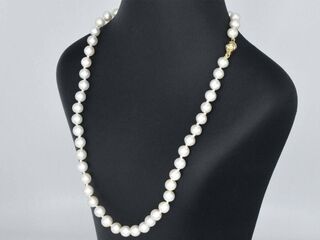 Parelsnoer met gouden sluiting met diamant