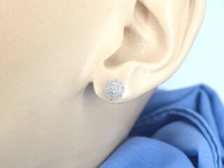 Witgouden entourage oorbellen met diamant