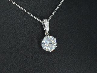 Witgouden solitair hanger met een diamant van 1.50 carat, excl. kettin