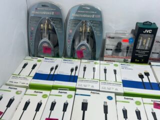 Partij met diverse kabels, adapters en accessoires, 43 stuks