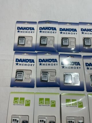 Ca. 19x SD + Micro SD kaarten 16, 32, 64 en 128 GB