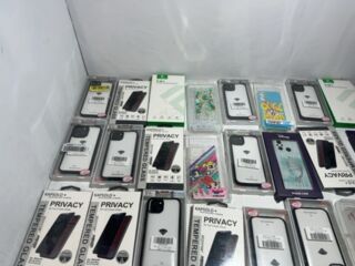 Partij telefoonhoesjes, diverse merken en types 32 stuks