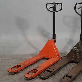 2x Palletwagen, O.a BT-Lifter, o.a LHM230
