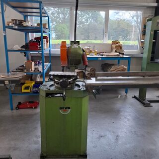 Metaal afkortzaagmachine met aanvoer/afvoerbaan Bewo, CPO 250HT, bouwj