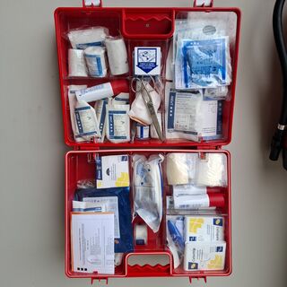 Verbanddoos met inhoud