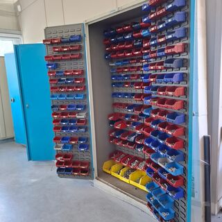 Werkplaatskast met inhoud