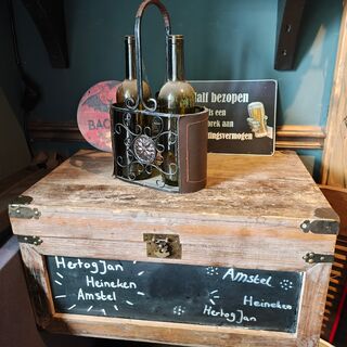 Bar decoratie met kist