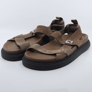 Paar sandalen, maat 10, Fendi